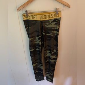 Victoria’s Secret Sport Camo Leggings Medium